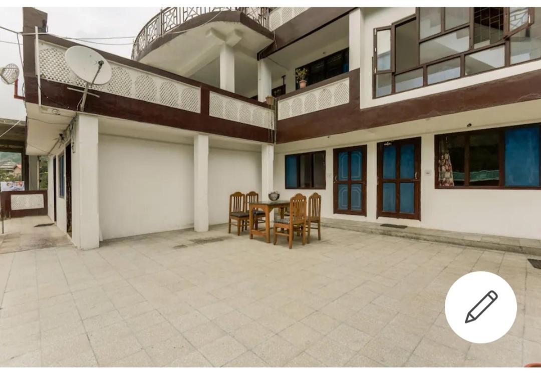 Banjār Tirthan Crest Homestay מראה חיצוני תמונה