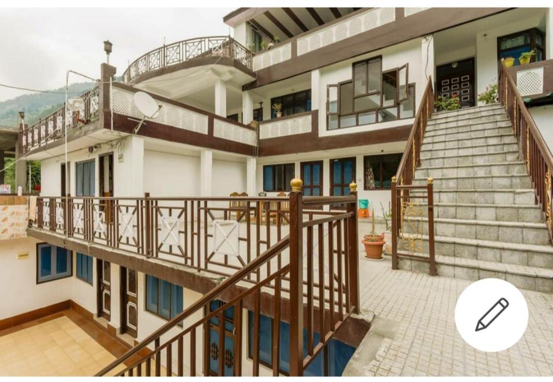 Banjār Tirthan Crest Homestay מראה חיצוני תמונה